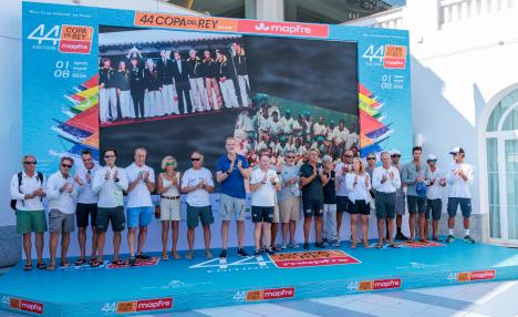El Rey don Felipe preside el emotivo homenaje a "Noluco" Doreste y Javier Vallejo en la Copa del Rey Mapfre
